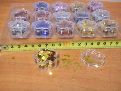 Konfetti/brokat kwiatuszki pudełko 15szt. Konfetti/brokat kwiatuszki pudełko 15szt.