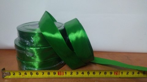 Wstążka satynowa 25mmx32m CIEMNO-ZIELONA 4szt. Wstążka satynowa 25mmx32m CIEMNO-ZIELONA 4szt.
