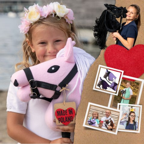 Skippi Hobby Horse - koń na kiju - różowy A5 - lekki i poręczny - kantar Skippi Hobby Horse - koń na kiju - różowy A5 - lekki i poręczny - kantar
